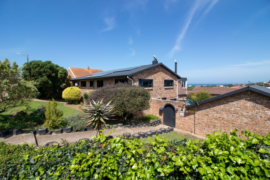 To Let 4 Bedroom Property for Rent in Forest Downs Eastern Cape